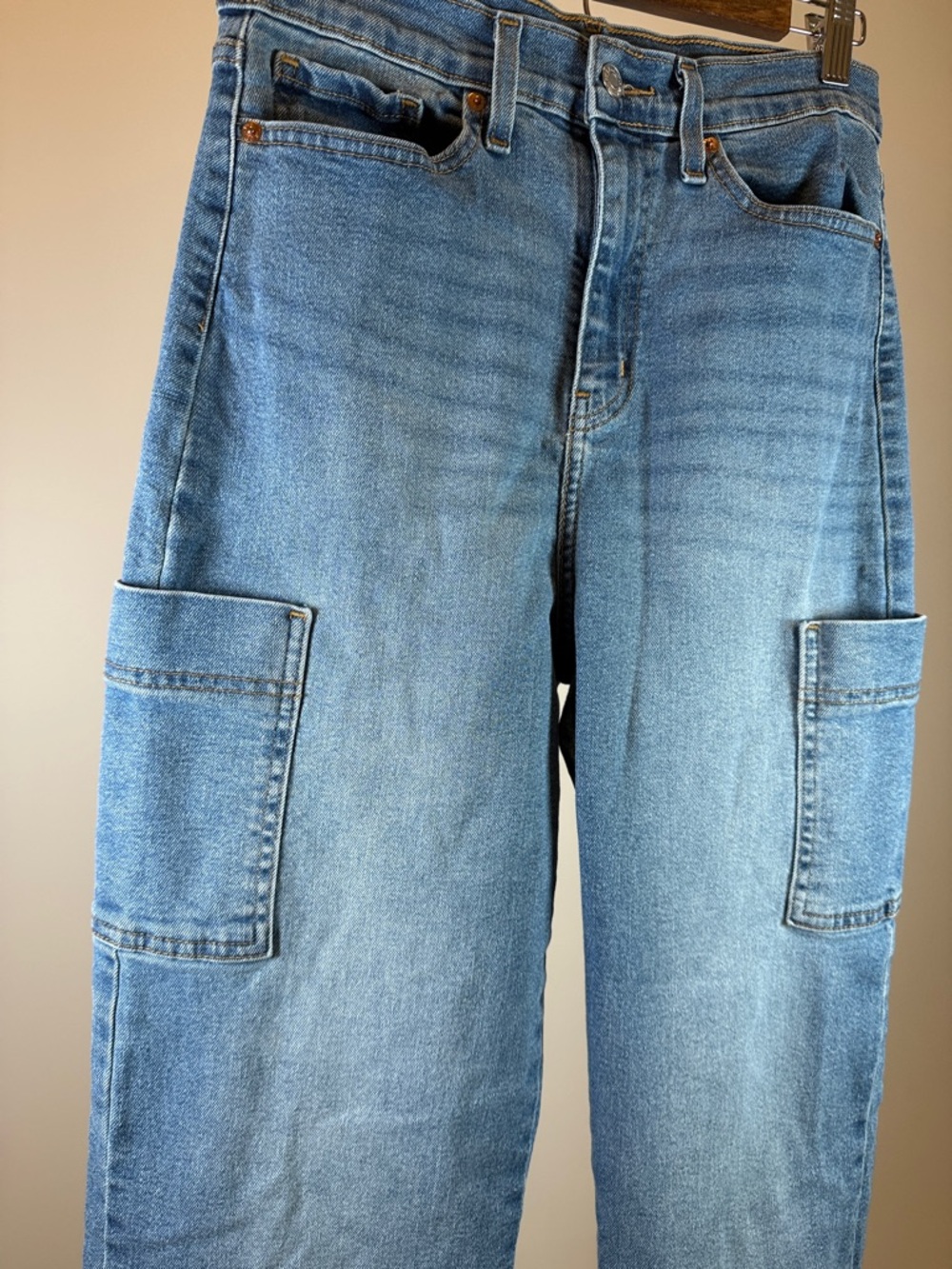 Signature by Levi Strauss Straight-Leg Light Blue Cargo Jeans. Size 6 - Picture 5 of 11